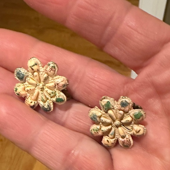 Elegant Gold and Red Earring Set - Picture 6 of 10